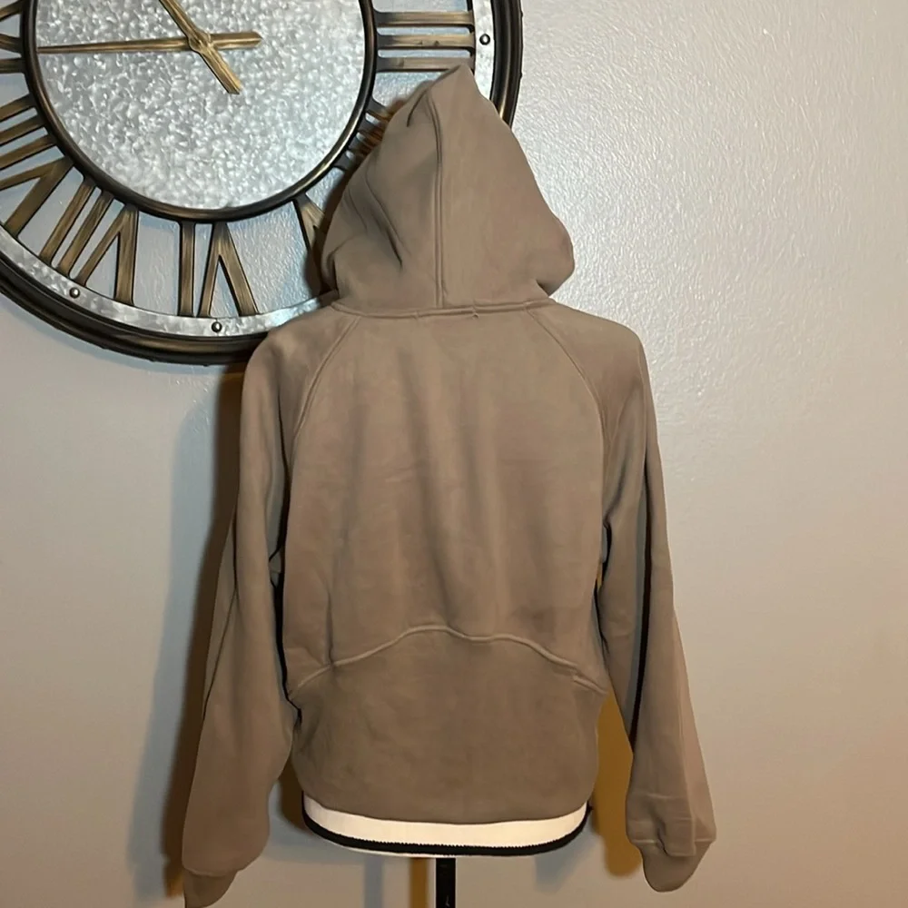 TRENDY QUEEN Scuba Cropped Long Sleeve Sweatshirt - Picture 5 of 11